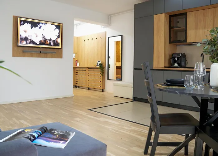 Sara - Stylish Apt With Balcony Near Piata Obor