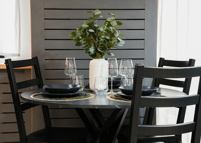 Sara - Stylish Apt With Balcony Near Piata Obor