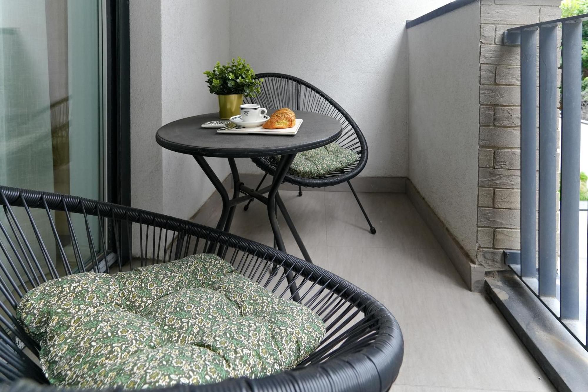 Sara - Stylish With Balcony Near Piata Obor Appartement Bucarest
